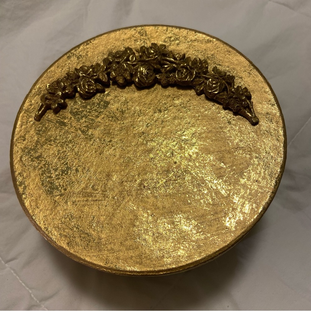 NWOT Round Box - Picture 8 of 9